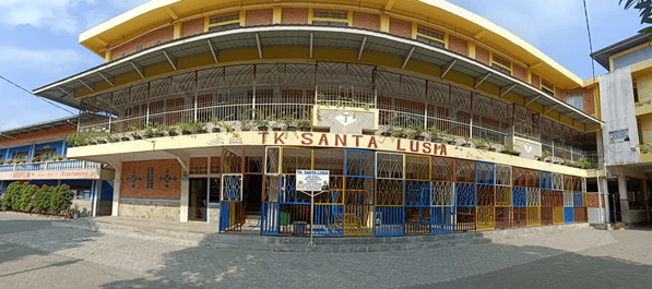 Depan sekolah